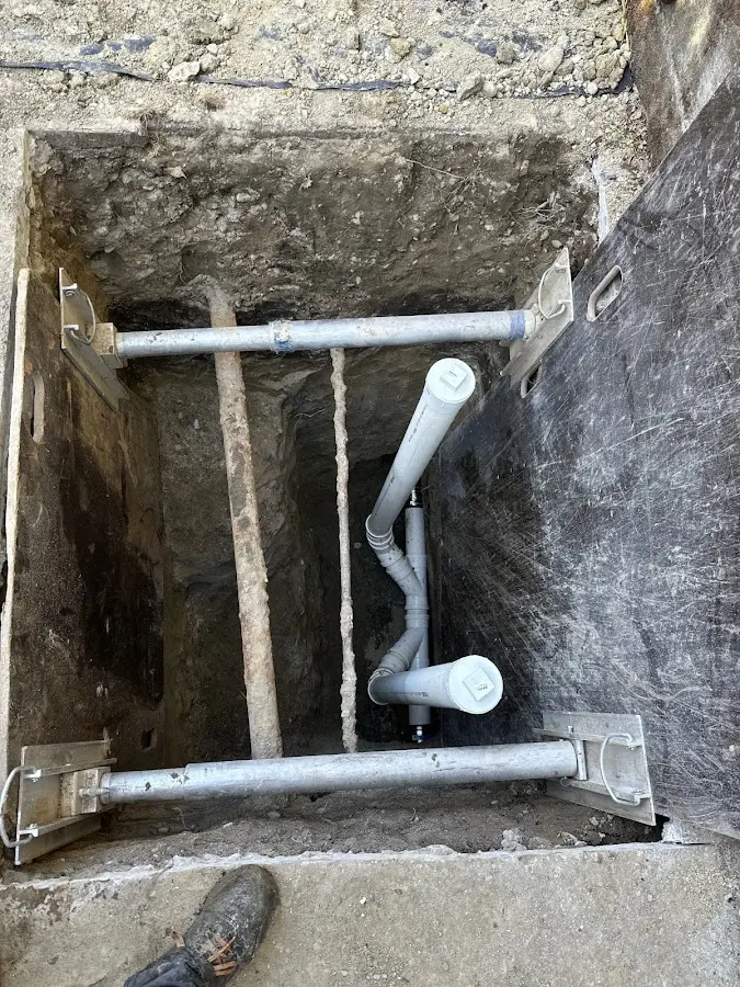 Experienced plumber completing Gas Line Repair work in La Cienega